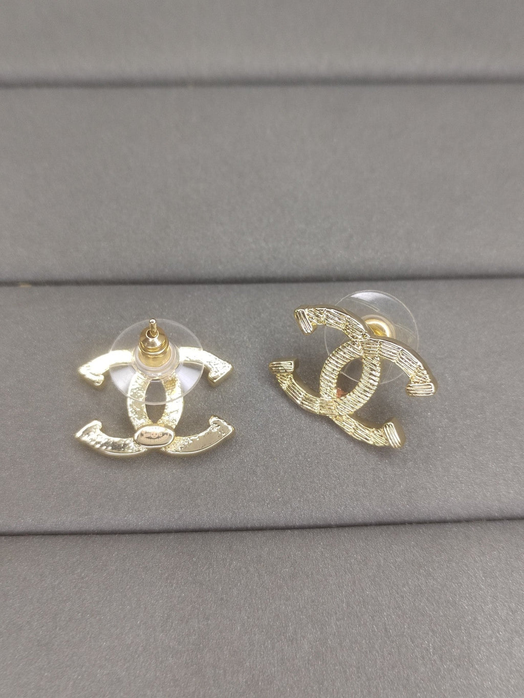 Chanel Classic 18K Gold Earrings product image 4, provided for visual reference and product detail review