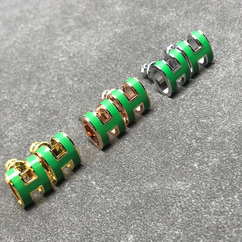 Hermes Mini Pop Green 18K Gold Earrings product image 4, provided for visual reference and product detail review