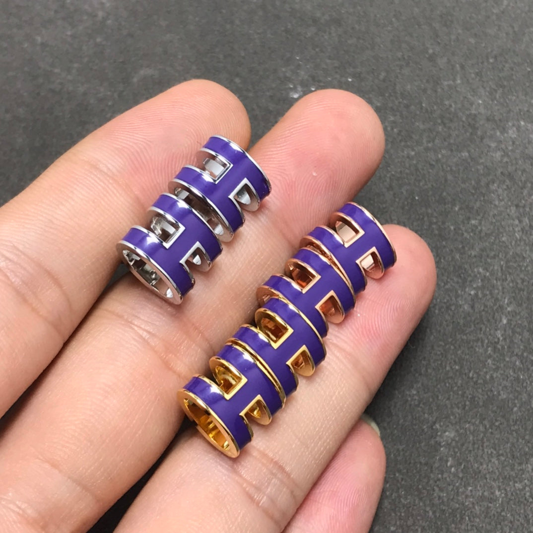 Hermes Mini Pop Purple 18K Gold Earrings product image 4, provided for visual reference and product detail review