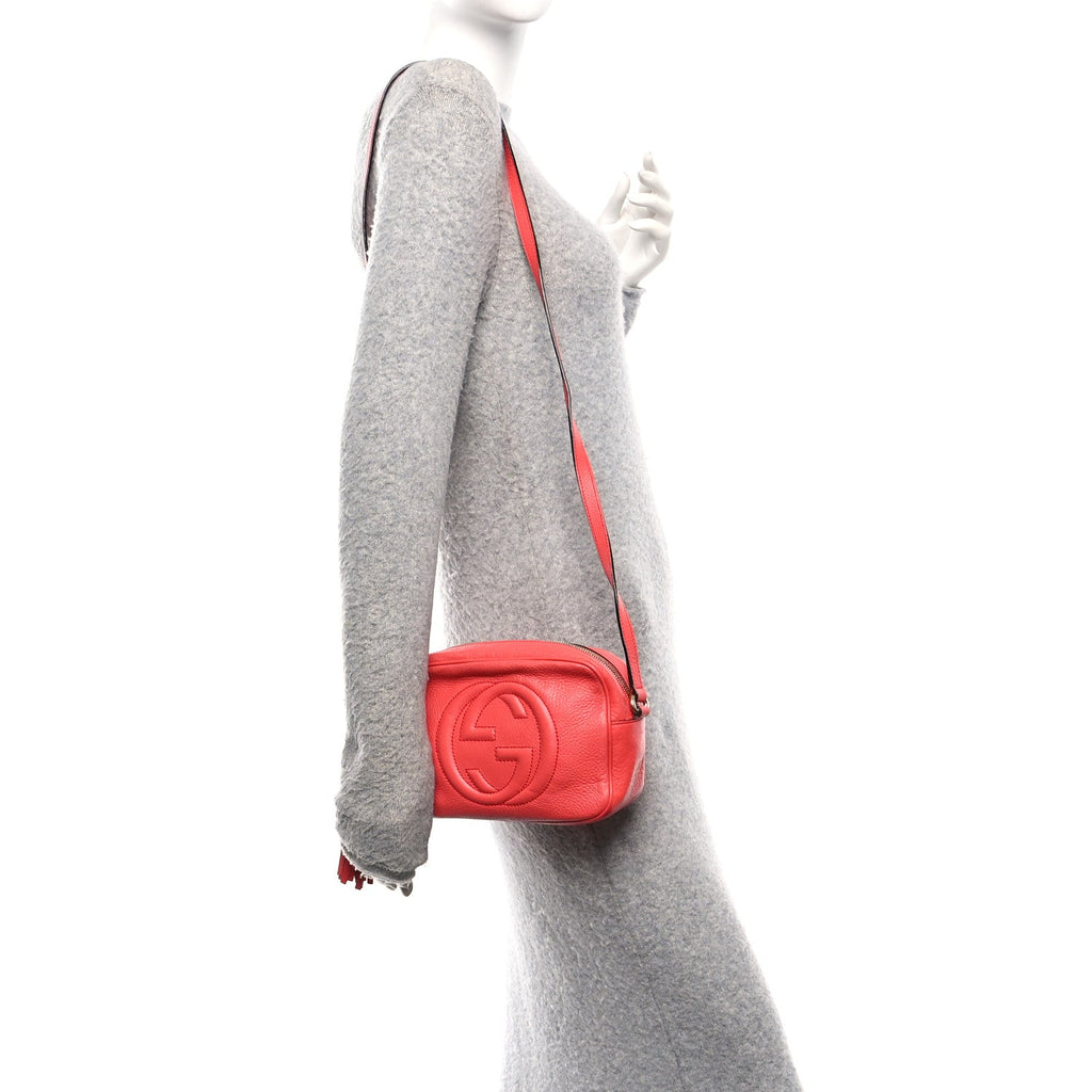 Pebbled Calfskin Small Soho Disco Bag Tabasco Red product image 2, provided for visual reference and product detail review