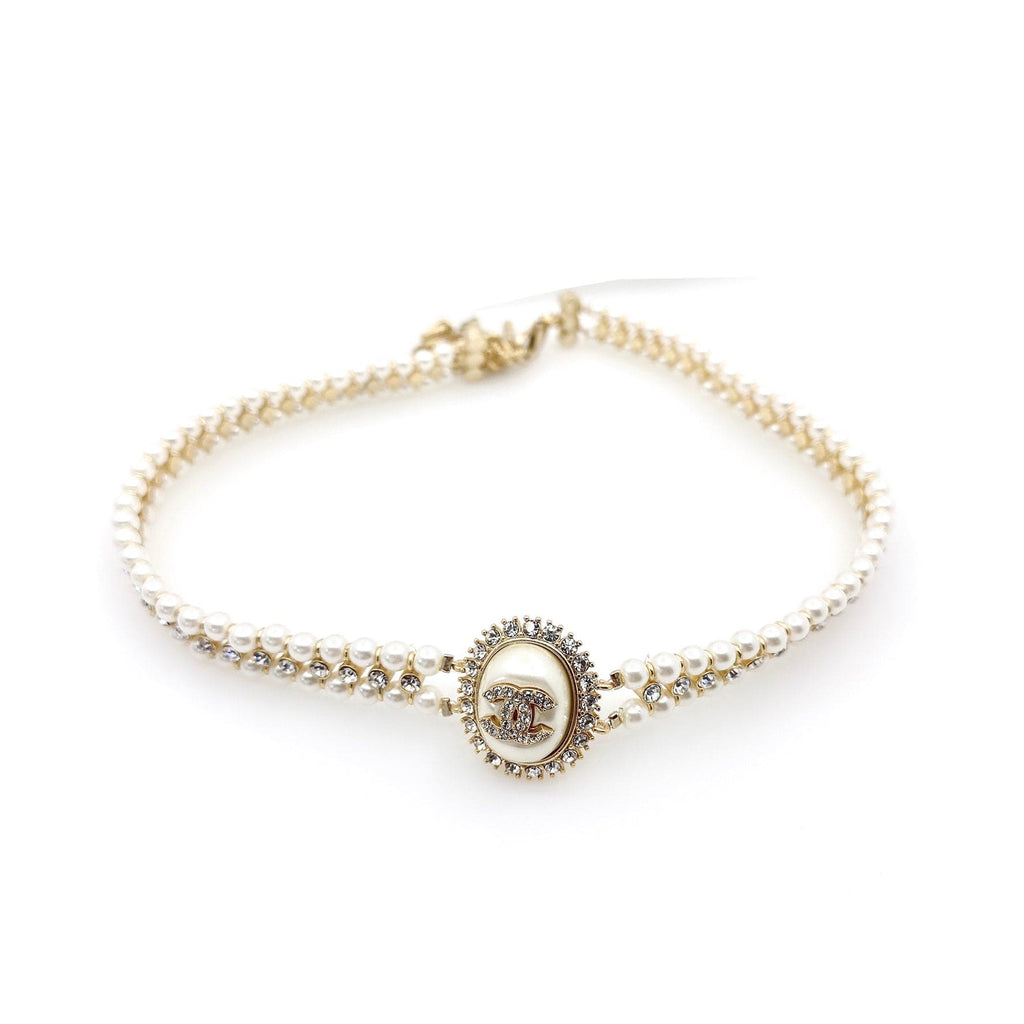 Chanel Pearl 18K Gold Necklace product image 1, provided for visual reference and product detail review