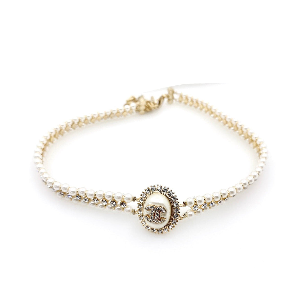 Chanel Pearl 18K Gold Necklace product image 1, provided for visual reference and product detail review
