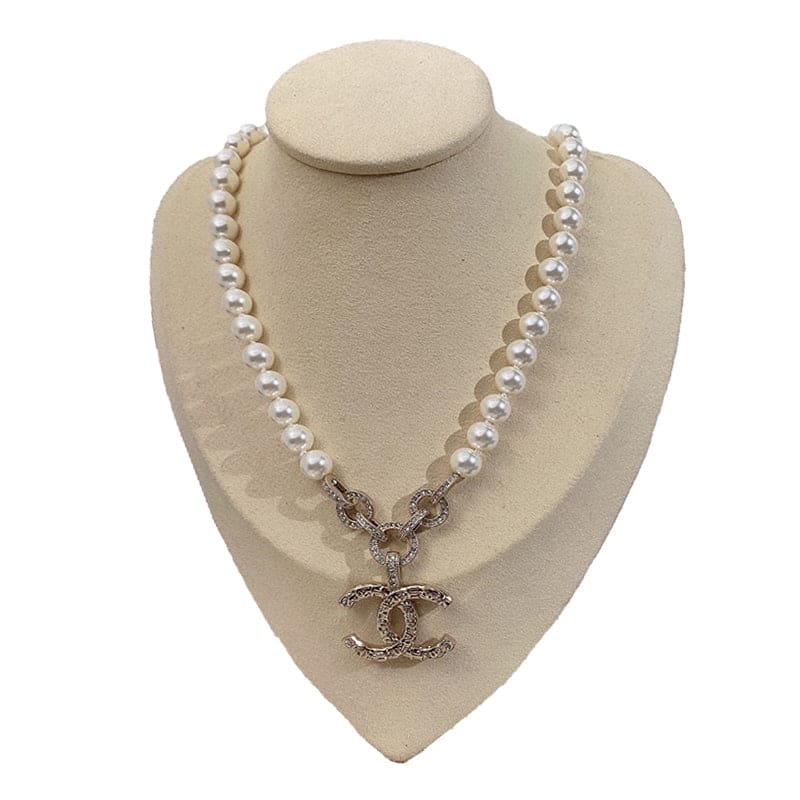 Chanel Pearl 18K Gold Necklace product image 1, provided for visual reference and product detail review
