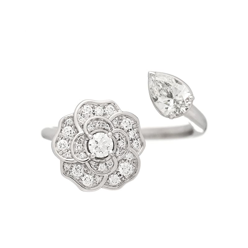 Chanel Diamond Camelia Precieux 18K Gold Ring product image 1, provided for visual reference and product detail review