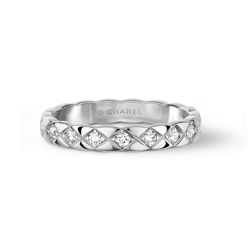 Chanel Coco Crush Mini Diamonds 18K Gold Ring product image 3, provided for visual reference and product detail review
