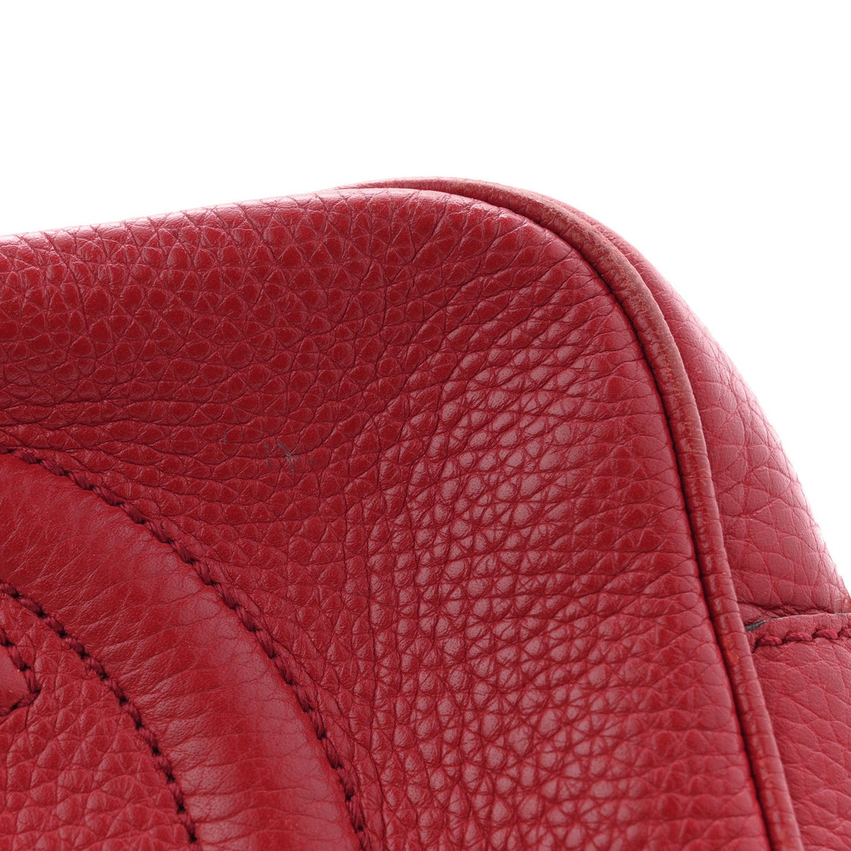 Pebbled Calfskin Small Soho Disco Bag Tabasco Red product image 14, provided for visual reference and product detail review