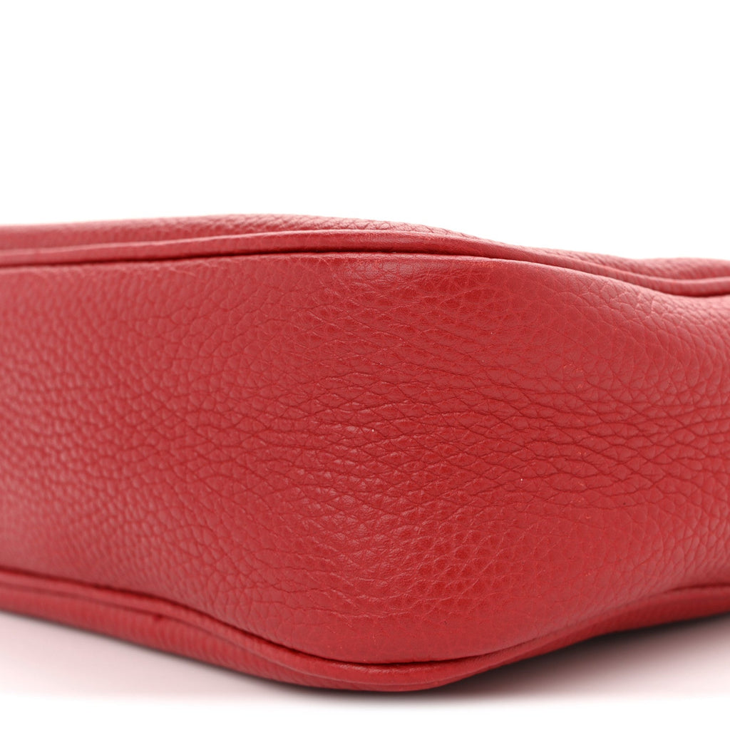 Pebbled Calfskin Small Soho Disco Bag Tabasco Red product image 10, provided for visual reference and product detail review