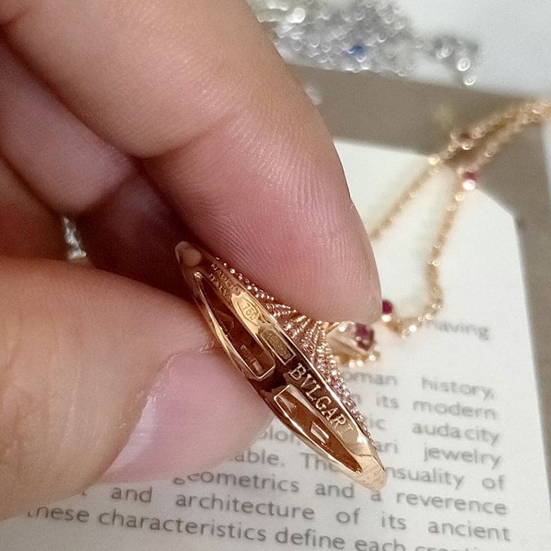 Bvlgari DIVAS' DREAM Pink Diamonds 18K Gold Necklace product image 5, provided for visual reference and product detail review
