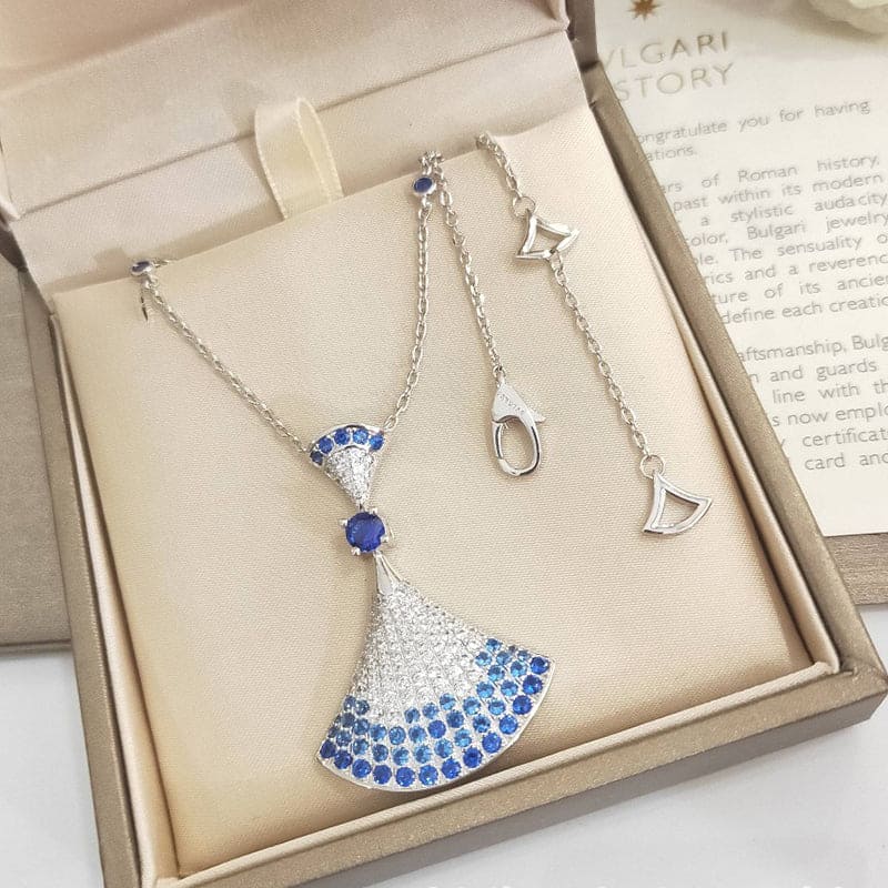Bvlgari DIVAS' DREAM Blue Diamonds 18K Gold Necklace product image 3, provided for visual reference and product detail review