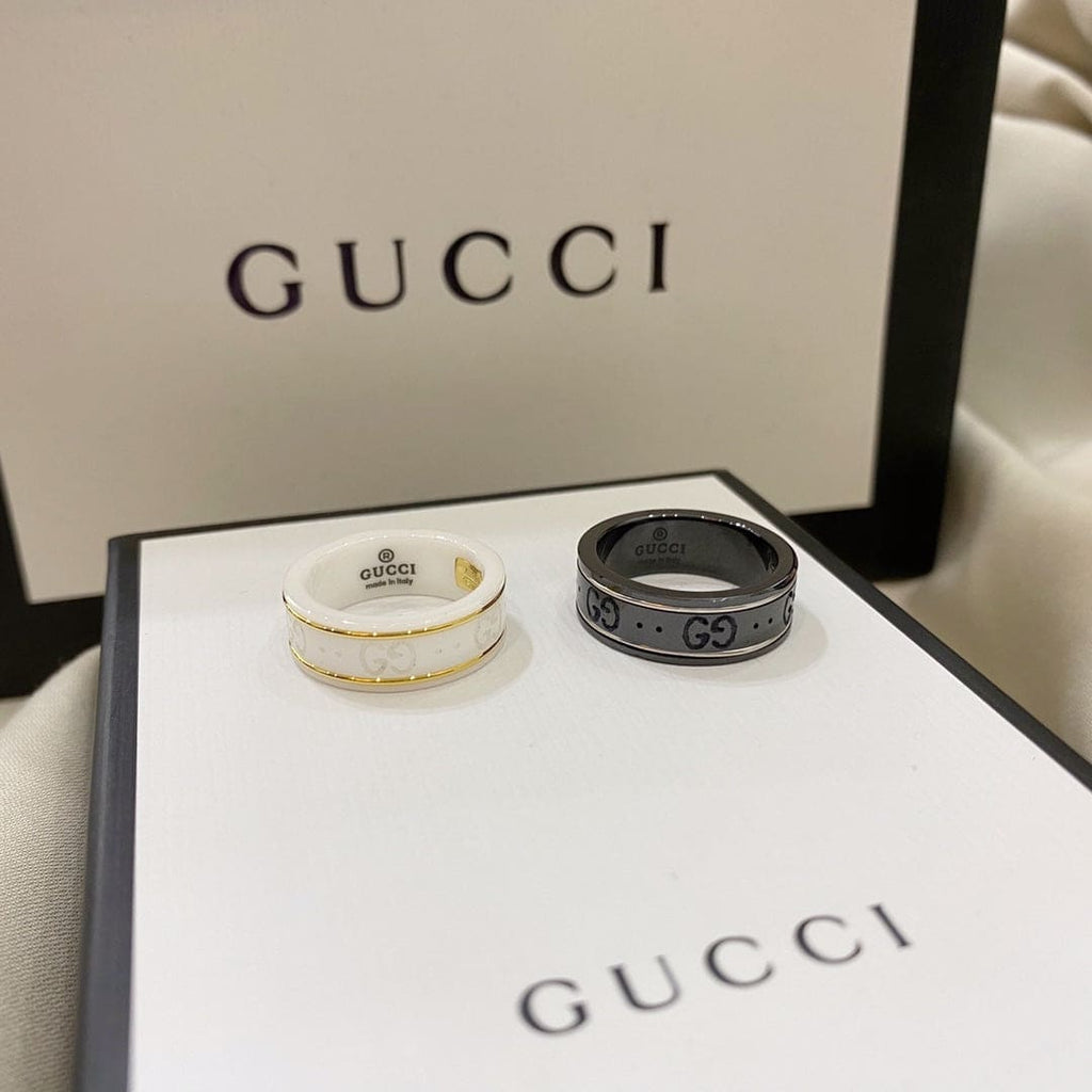 Gucci Double Icon Black Corundum 18K Gold Ring product image 9, provided for visual reference and product detail review