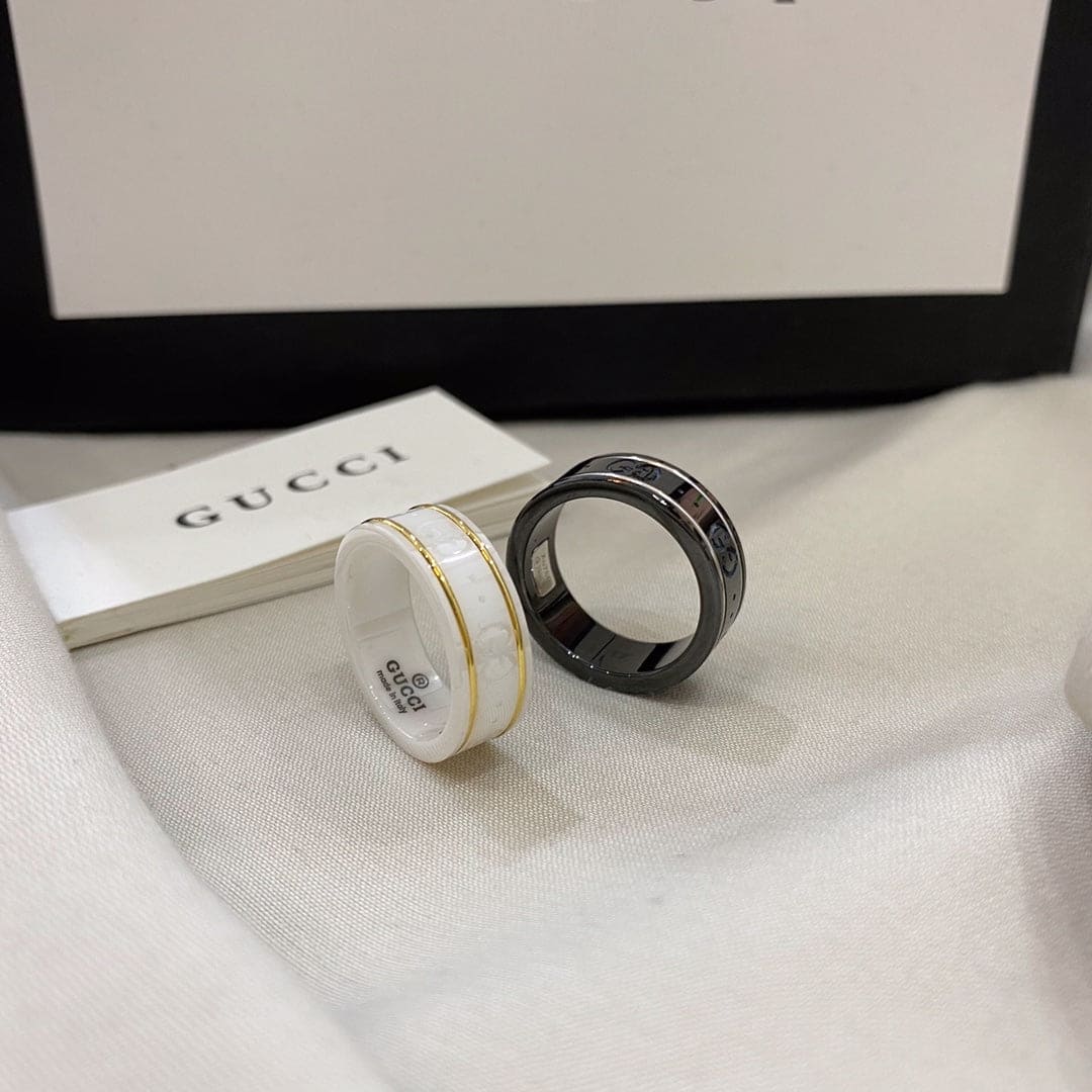 Gucci Double Icon Black Corundum 18K Gold Ring product image 8, provided for visual reference and product detail review