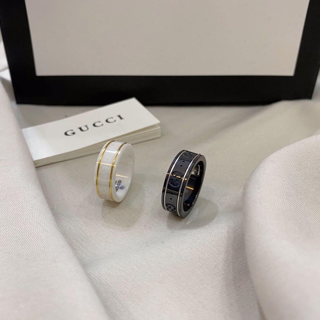 Gucci Double Icon Black Corundum 18K Gold Ring product image 7, provided for visual reference and product detail review