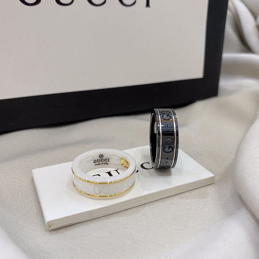 Gucci Double Icon Black Corundum 18K Gold Ring product image 5, provided for visual reference and product detail review