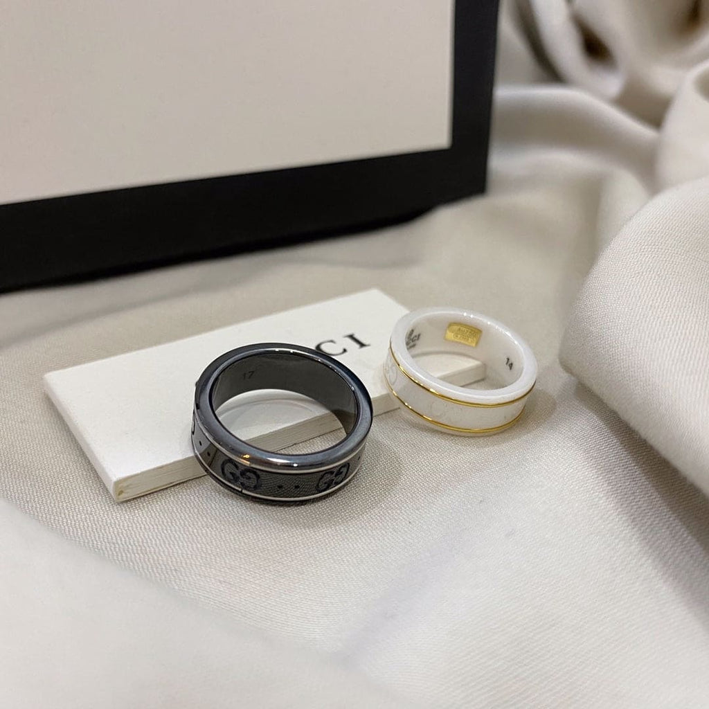 Gucci Double Icon Black Corundum 18K Gold Ring product image 4, provided for visual reference and product detail review