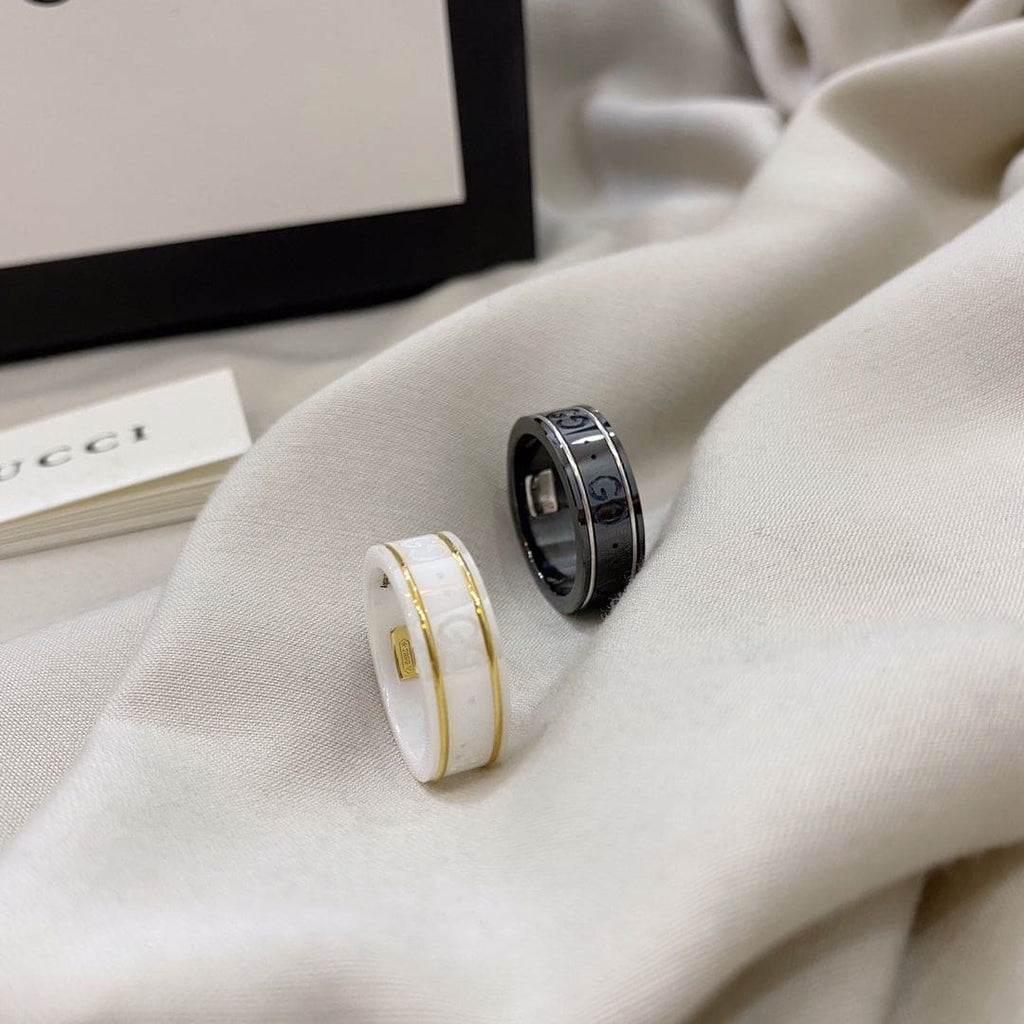 Gucci Double Icon Black Corundum 18K Gold Ring product image 3, provided for visual reference and product detail review