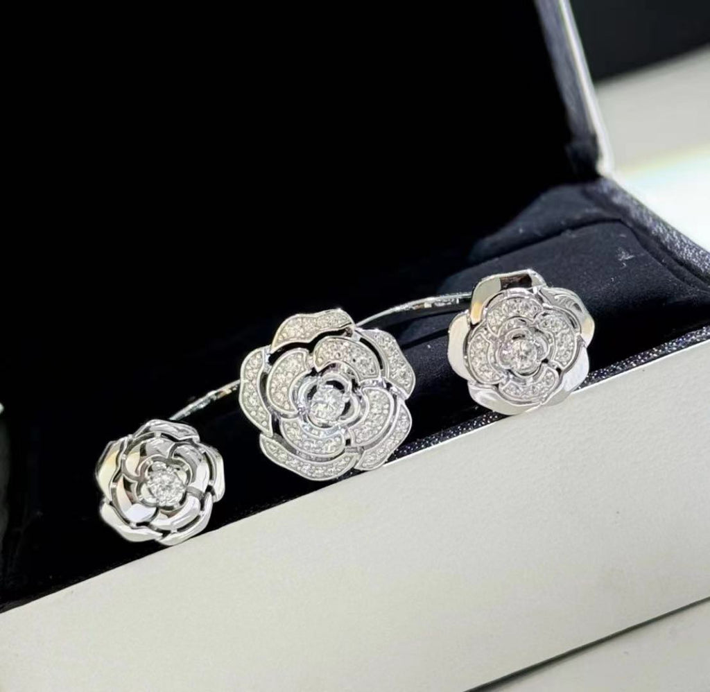Chanel Extrait De Cam ̈¦lia Transformable 18K Gold Ring product image 3, provided for visual reference and product detail