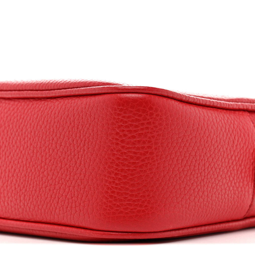 Pebbled Calfskin Small Soho Disco Bag Tabasco Red product image 10, provided for visual reference and product detail review