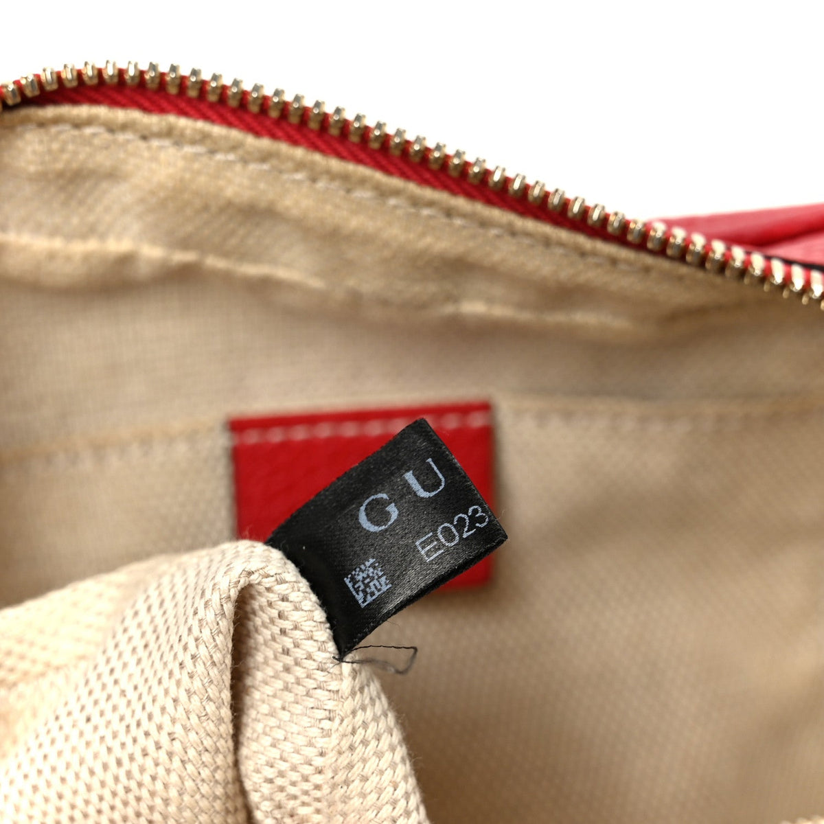Pebbled Calfskin Small Soho Disco Bag Tabasco Red product image 8, provided for visual reference and product detail review