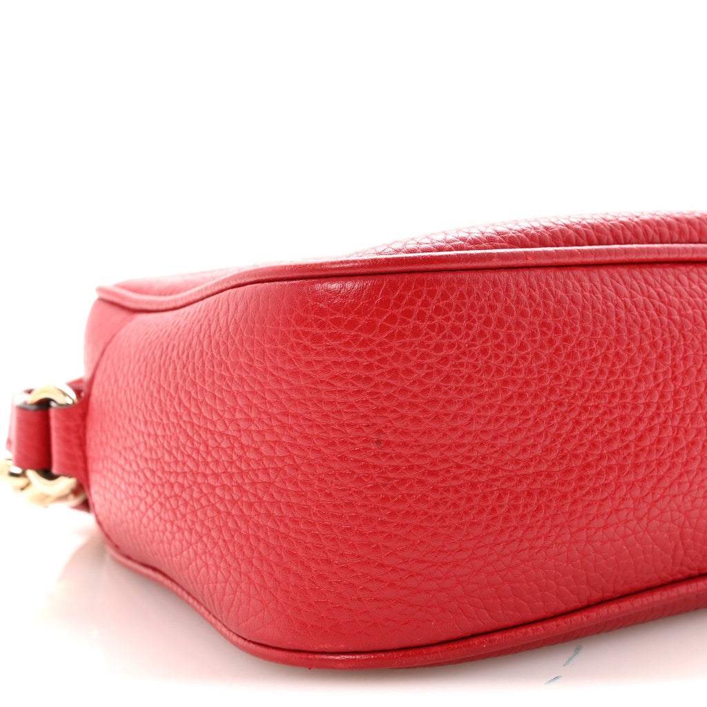 Pebbled Calfskin Small Soho Disco Bag Tabasco Red product image 9, provided for visual reference and product detail review