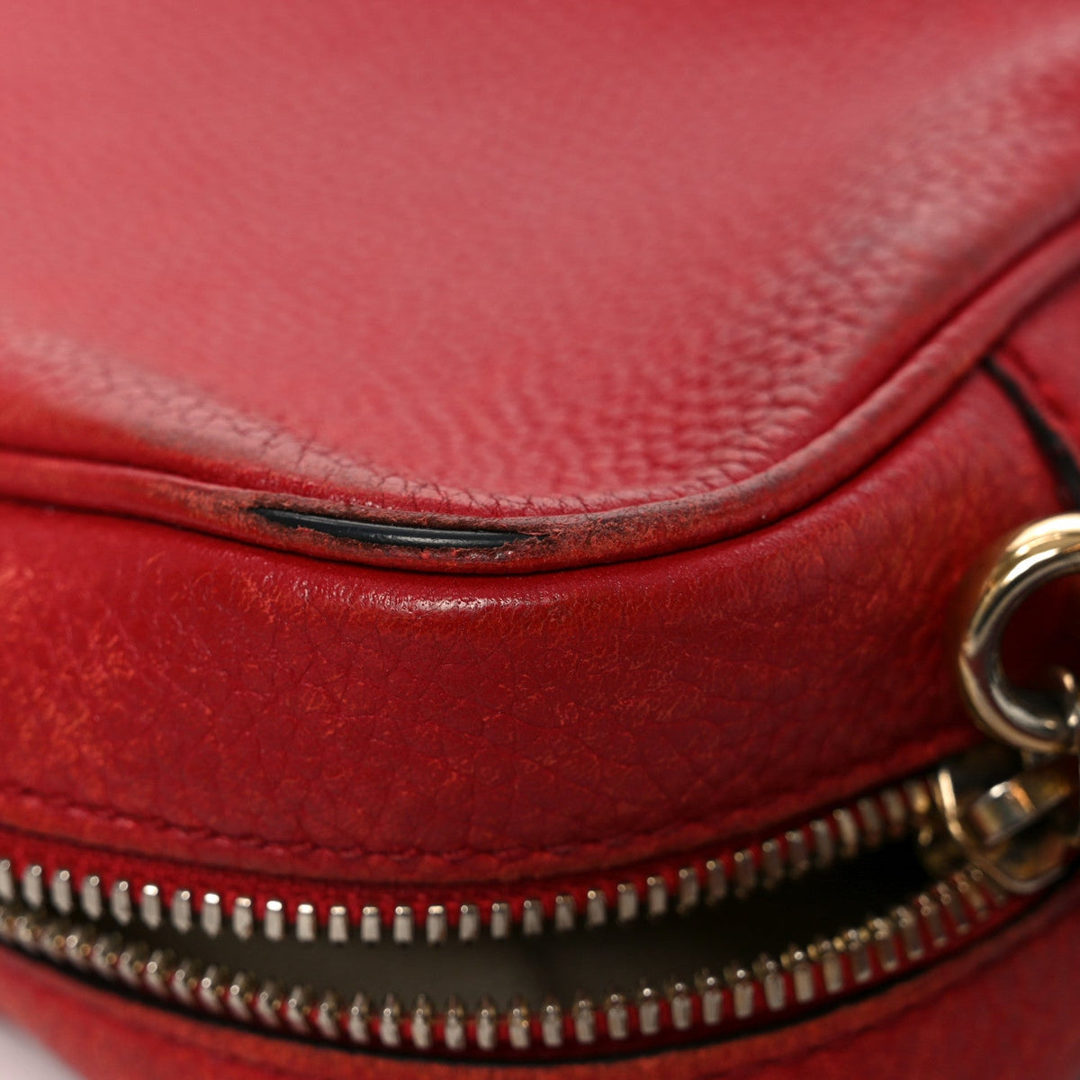 Pebbled Calfskin Small Soho Disco Bag Tabasco Red product image 10, provided for visual reference and product detail review
