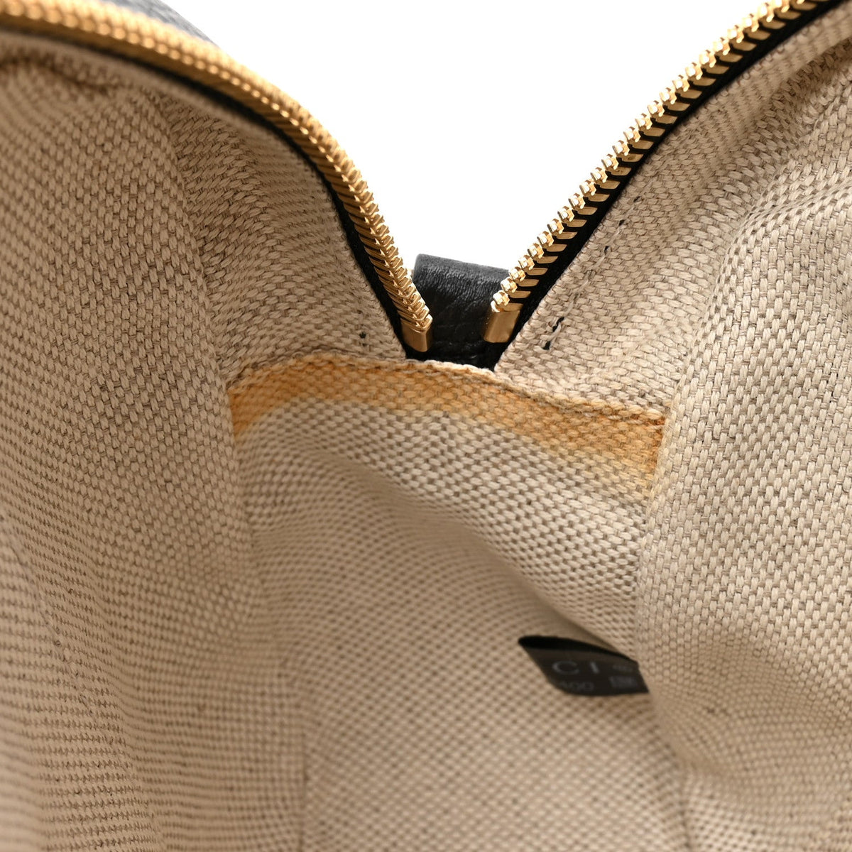 Pebbled Calfskin Small Soho Disco Bag Black product image 11, provided for visual reference and product detail review