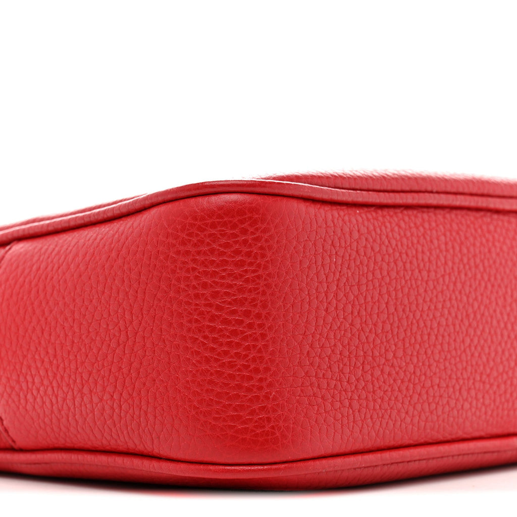 Pebbled Calfskin Small Soho Disco Bag Tabasco Red product image 9, provided for visual reference and product detail review
