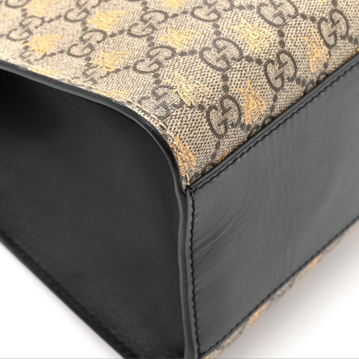 GG Supreme Monogram Bees Medium Padlock Tote Beige Oro Black product image 12, provided for visual reference and product