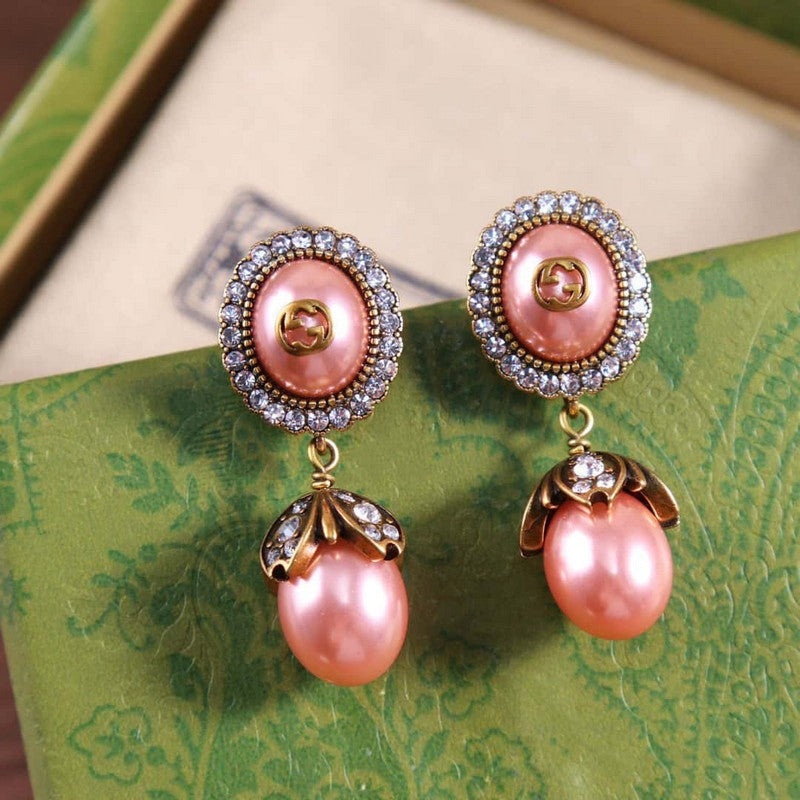 Gucci Double Flower Pearl 18K Gold Earrings product image 5, provided for visual reference and product detail review