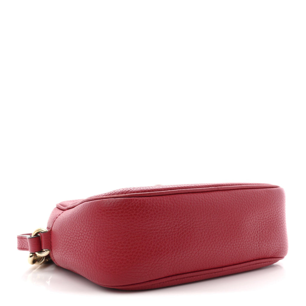 Pebbled Calfskin Small Soho Disco Bag Tabasco Red product image 4, provided for visual reference and product detail review