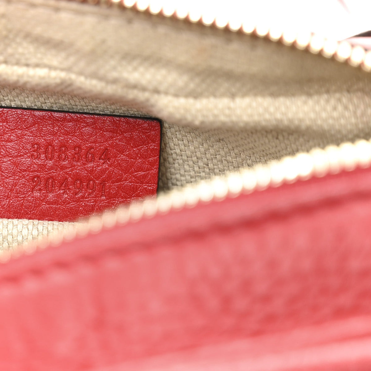 Pebbled Calfskin Small Soho Disco Bag Tabasco Red product image 7, provided for visual reference and product detail review