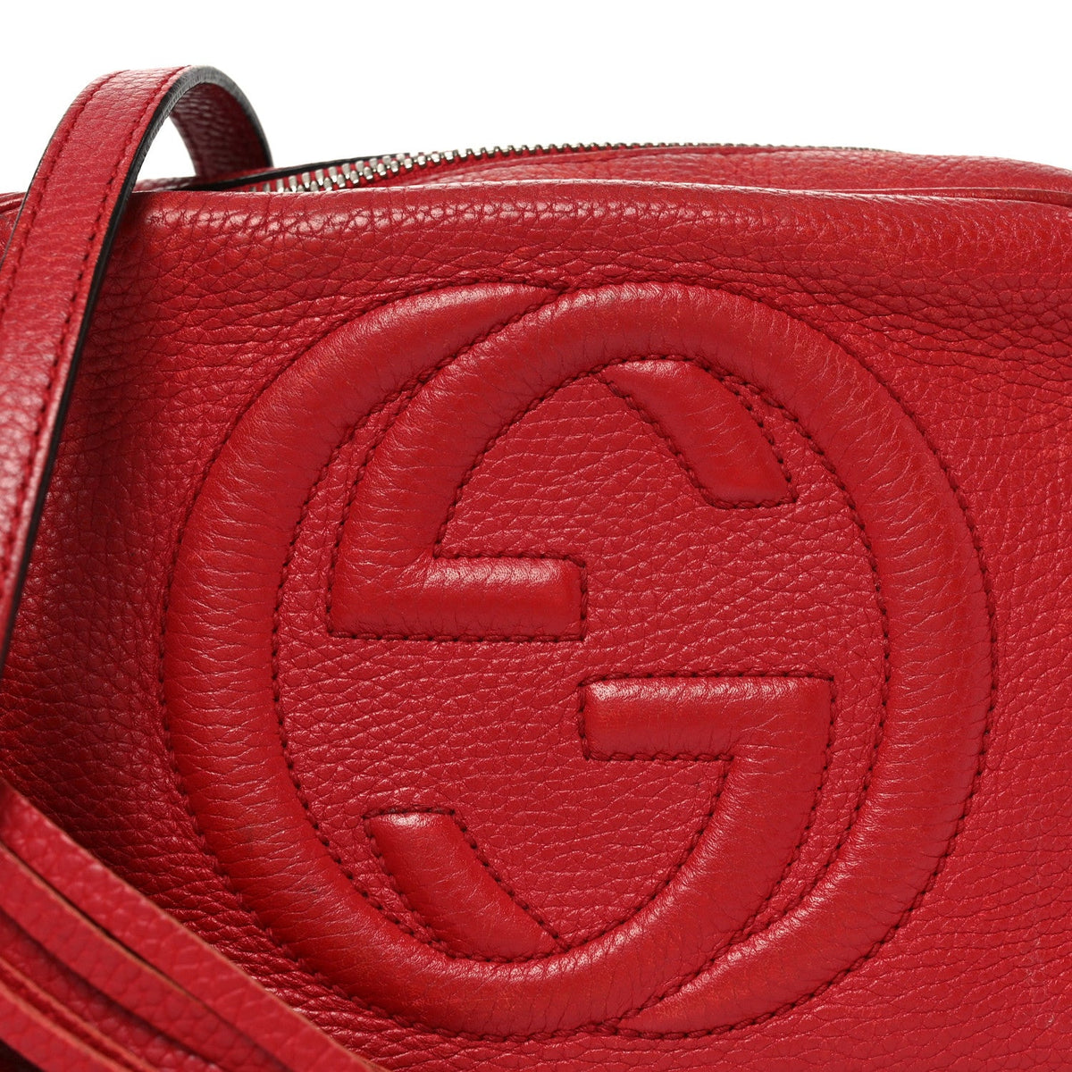 Pebbled Calfskin Small Soho Disco Bag Tabasco Red product image 7, provided for visual reference and product detail review