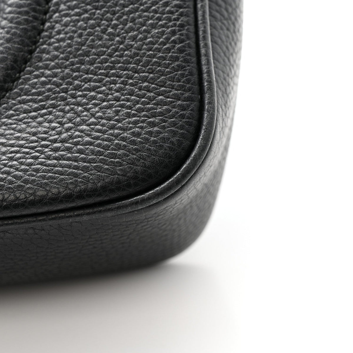 Pebbled Calfskin Small Soho Disco Bag Black product image 12, provided for visual reference and product detail review