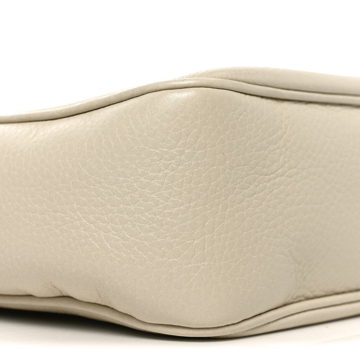 Pebbled Calfskin Small Soho Disco Bag Off White product image 8, provided for visual reference and product detail review