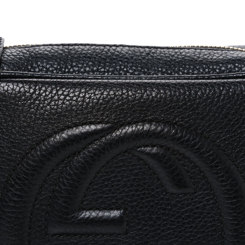 Pebbled Calfskin Small Soho Disco Bag Black product image 7, provided for visual reference and product detail review