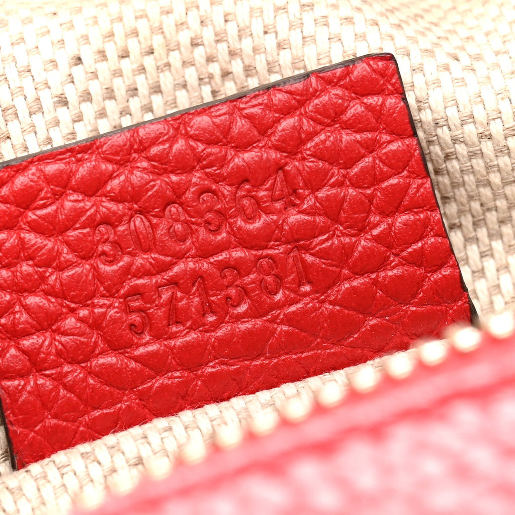 Pebbled Calfskin Small Soho Disco Bag Tabasco Red product image 7, provided for visual reference and product detail review