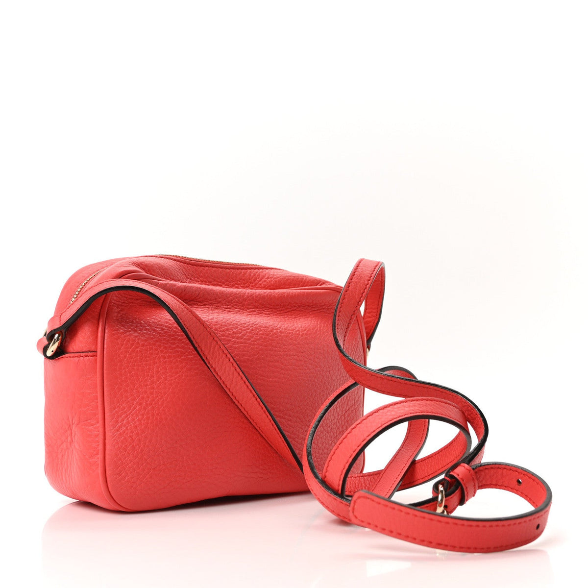 Pebbled Calfskin Small Soho Disco Bag Tabasco Red product image 3, provided for visual reference and product detail review