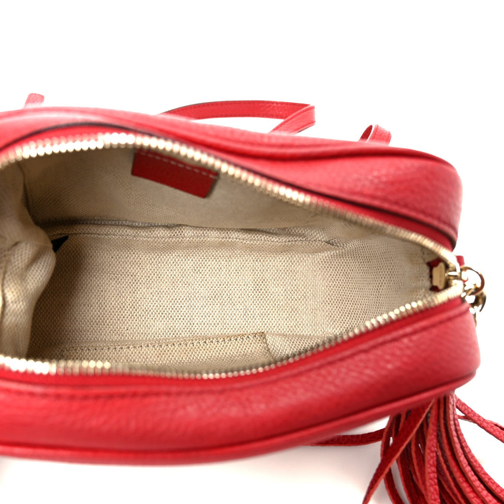 Pebbled Calfskin Small Soho Disco Bag Tabasco Red product image 5, provided for visual reference and product detail review