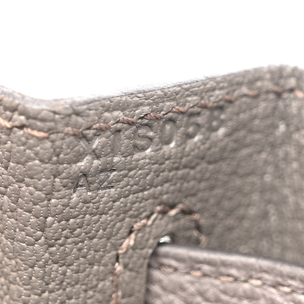 Togo Kelly Retourne 28 Etain product image 7, provided for visual reference and product detail review