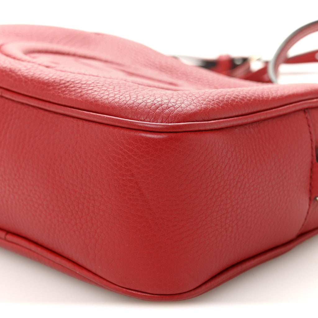 Pebbled Calfskin Small Soho Disco Bag Tabasco Red product image 10, provided for visual reference and product detail review