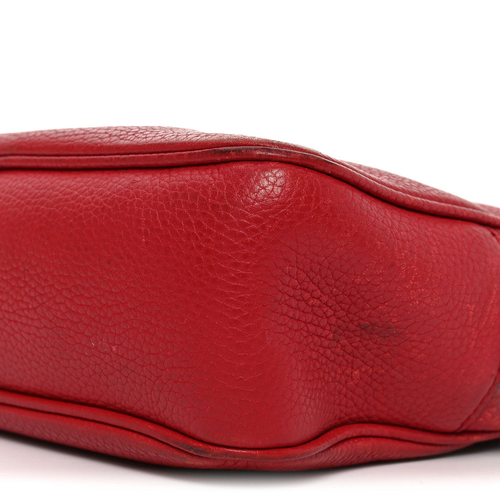 Pebbled Calfskin Small Soho Disco Bag Tabasco Red product image 9, provided for visual reference and product detail review