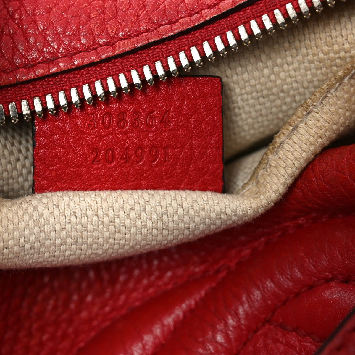 Pebbled Calfskin Small Soho Disco Bag Tabasco Red product image 6, provided for visual reference and product detail review