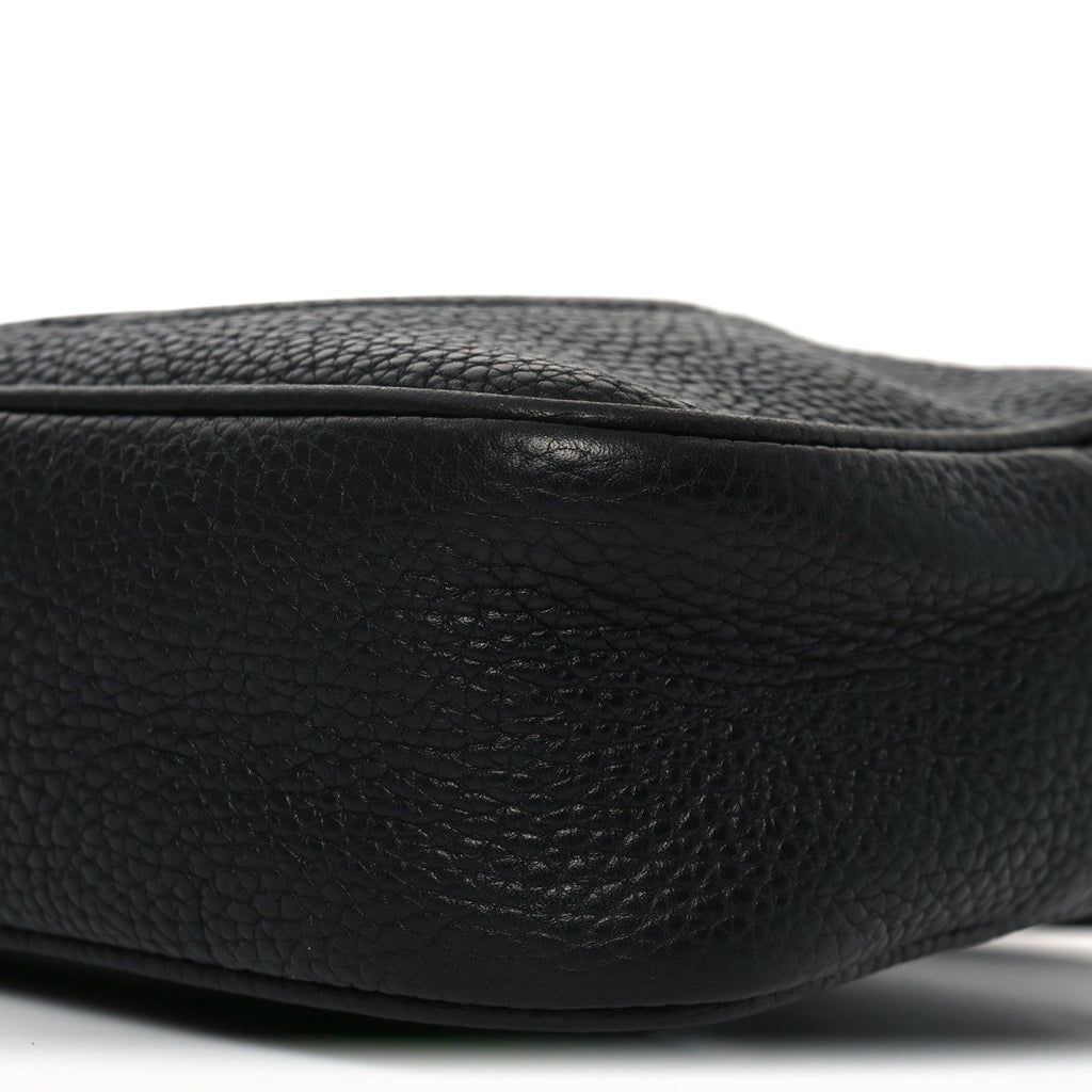 Pebbled Calfskin Small Soho Disco Bag Black product image 10, provided for visual reference and product detail review