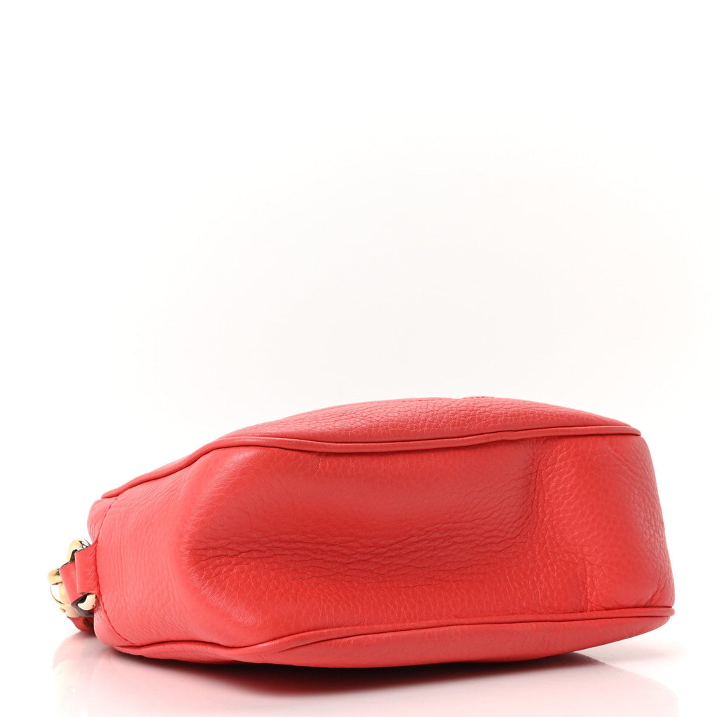 Pebbled Calfskin Small Soho Disco Bag Tabasco Red product image 4, provided for visual reference and product detail review