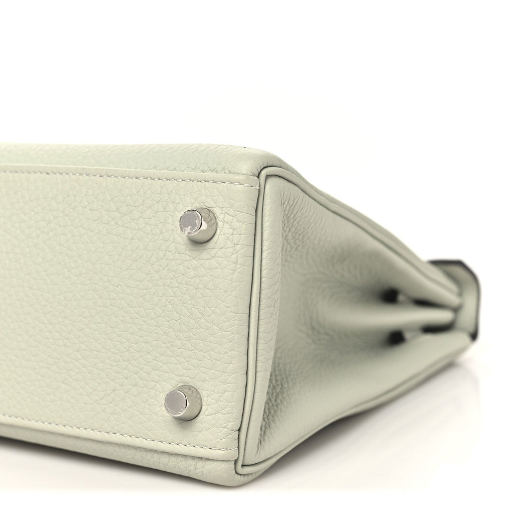 Togo Kelly Retourne 25 Gris Neve product image 10, provided for visual reference and product detail review