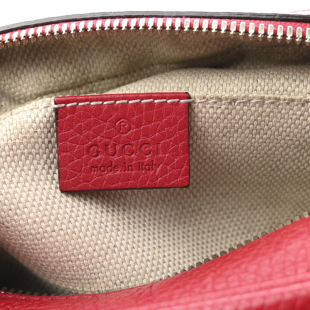 Pebbled Calfskin Small Soho Disco Bag Tabasco Red product image 6, provided for visual reference and product detail review