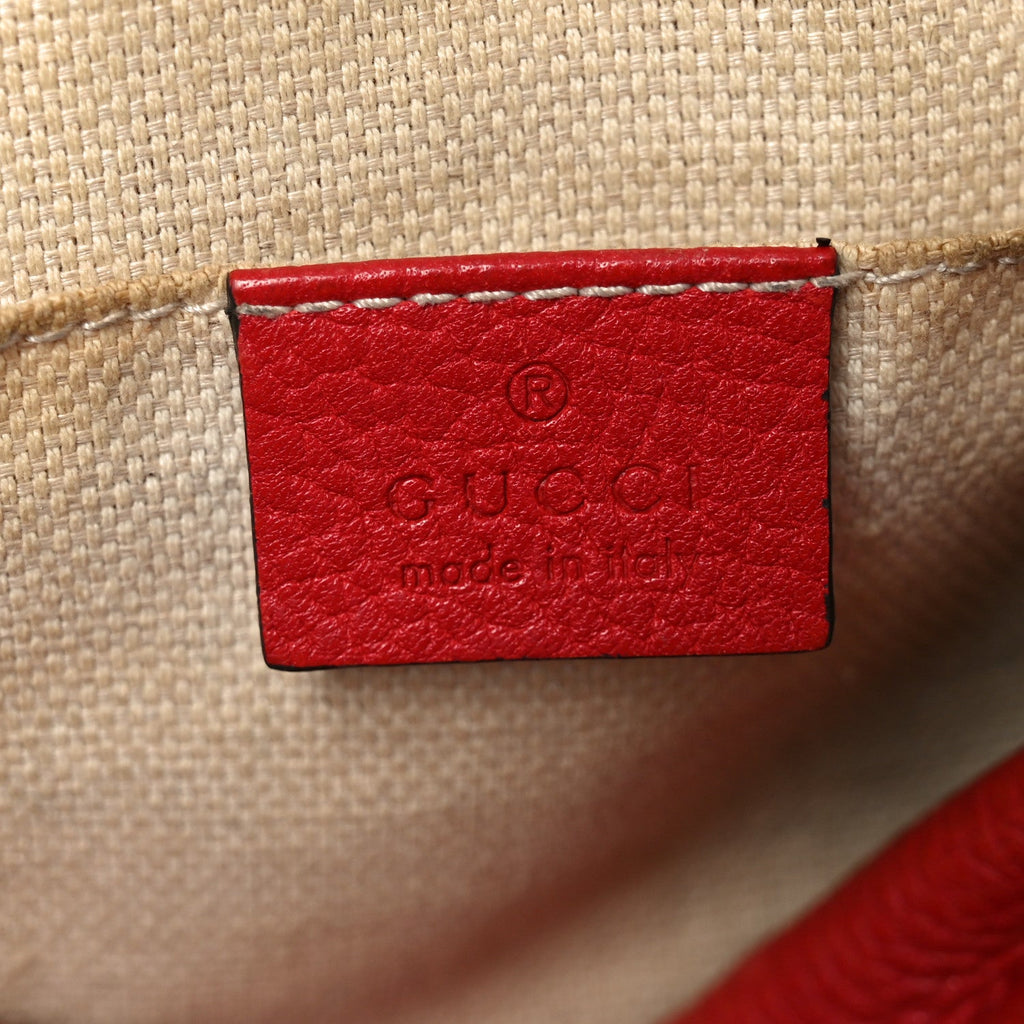 Pebbled Calfskin Small Soho Disco Bag Tabasco Red product image 5, provided for visual reference and product detail review
