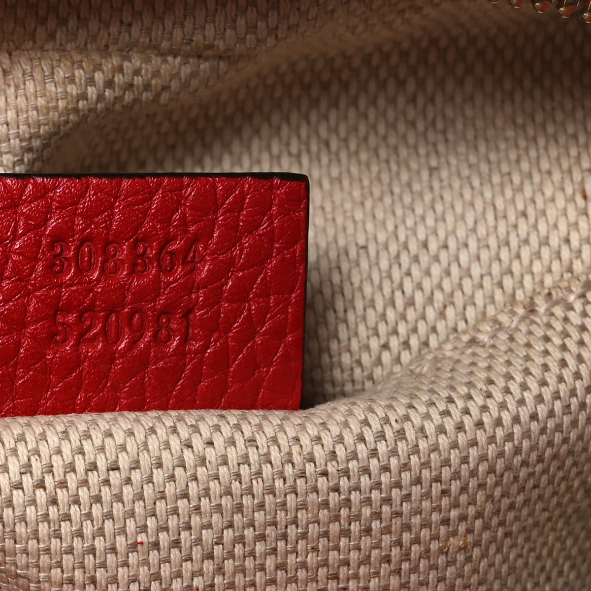Pebbled Calfskin Small Soho Disco Bag Tabasco Red product image 7, provided for visual reference and product detail review