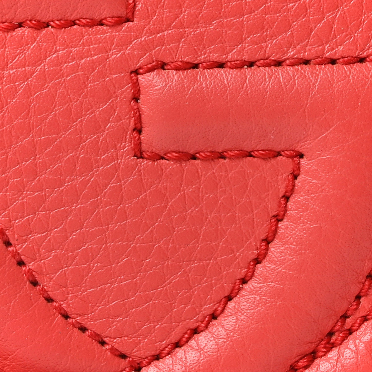 Pebbled Calfskin Small Soho Disco Bag Tabasco Red product image 8, provided for visual reference and product detail review