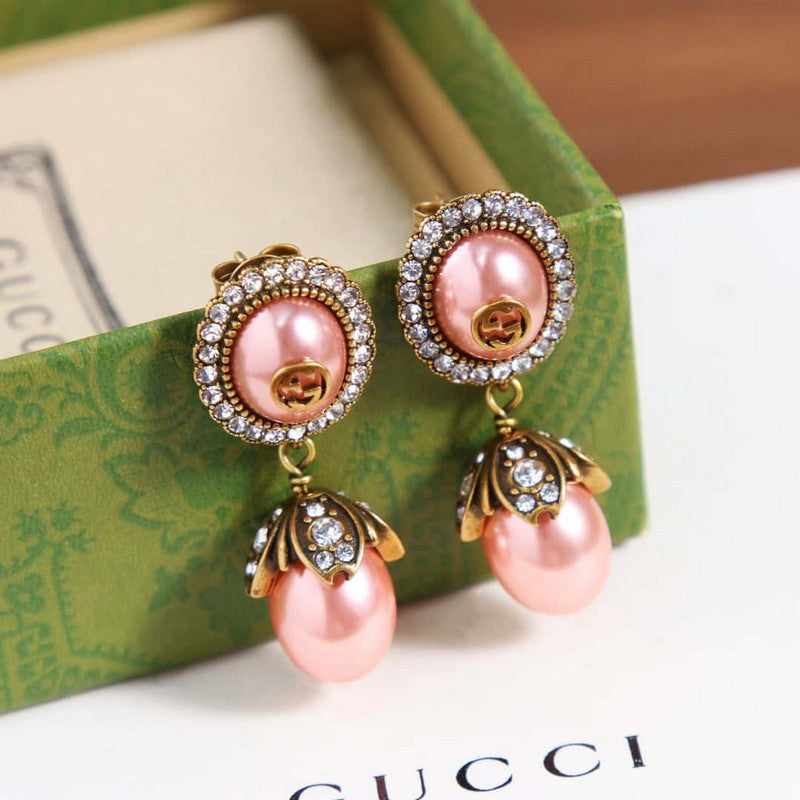 Gucci Double Flower Pearl 18K Gold Earrings product image 4, provided for visual reference and product detail review