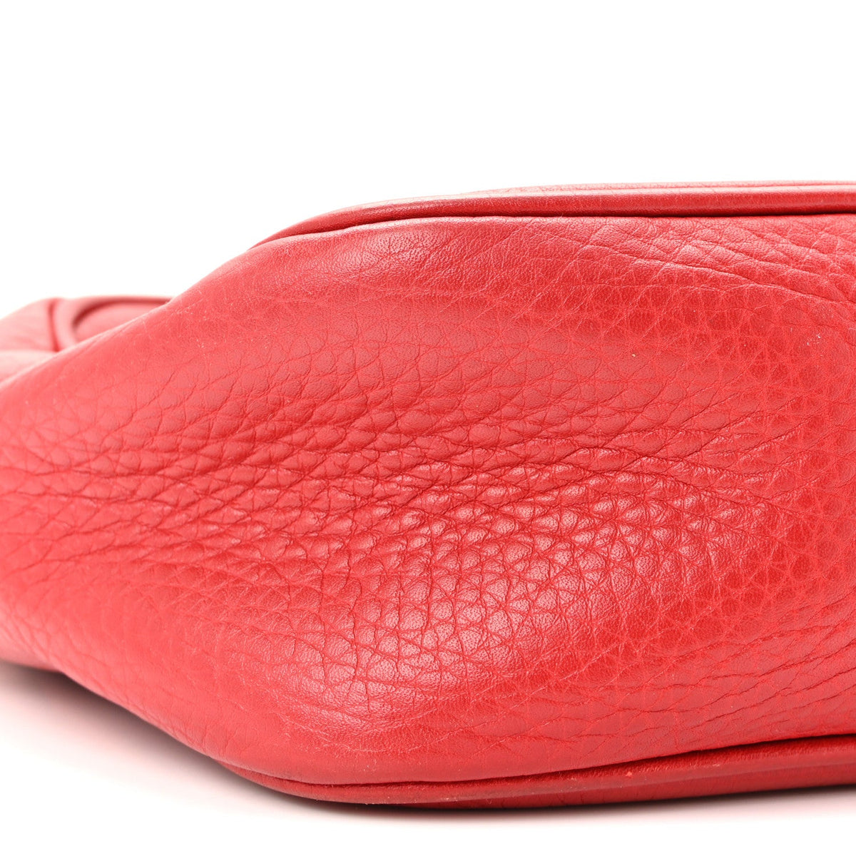 Pebbled Calfskin Small Soho Disco Bag Tabasco Red product image 9, provided for visual reference and product detail review